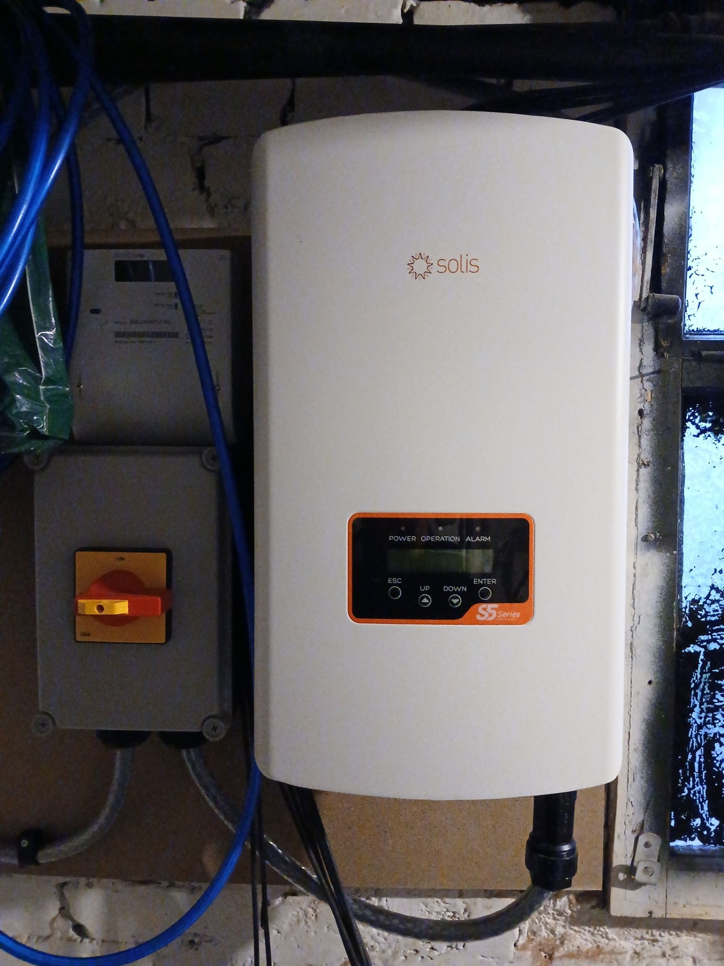 Solis 30kW 3-phase hybrid inverter installed for Kendal commercial solar system